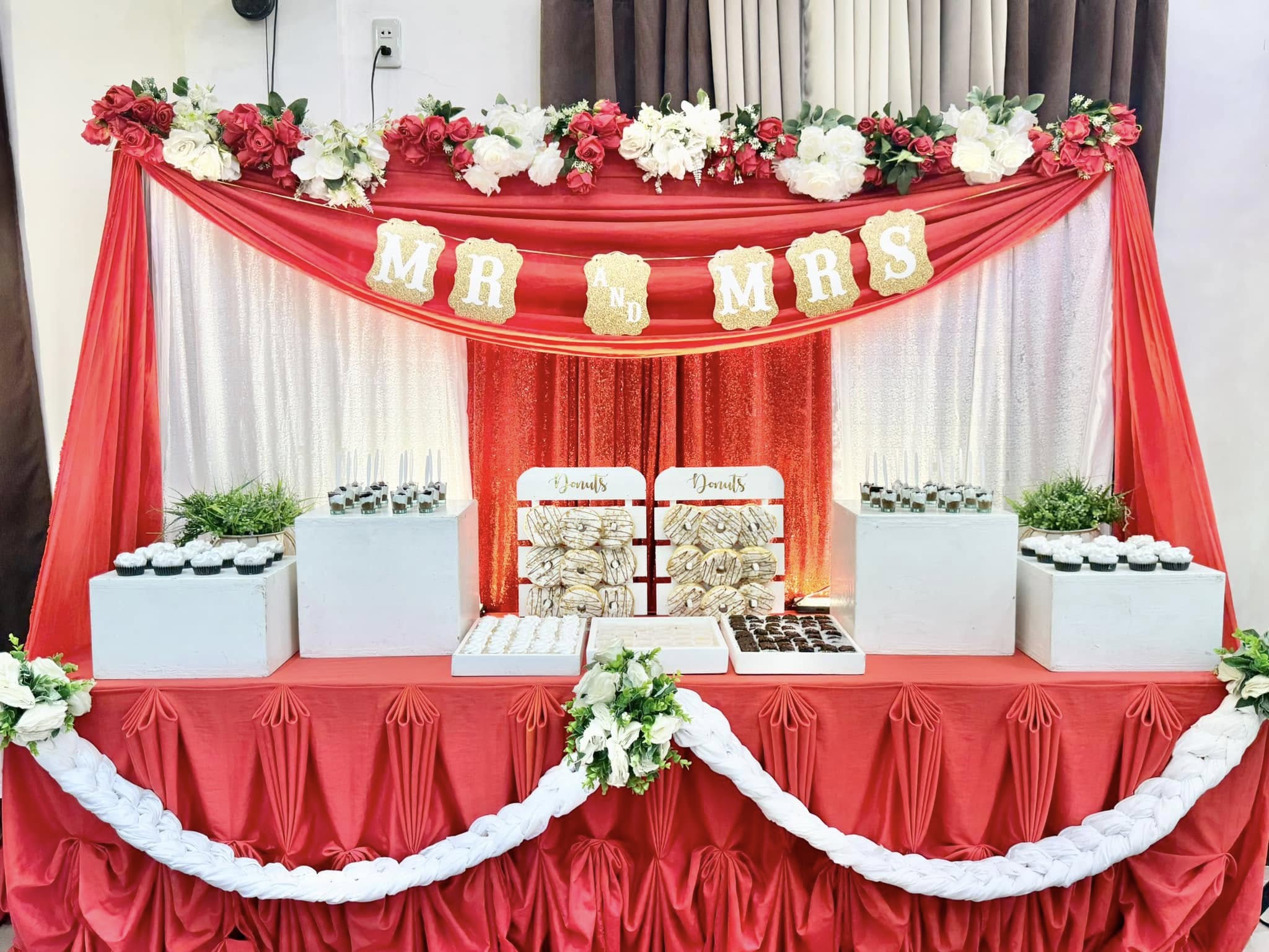 Red & White Roses